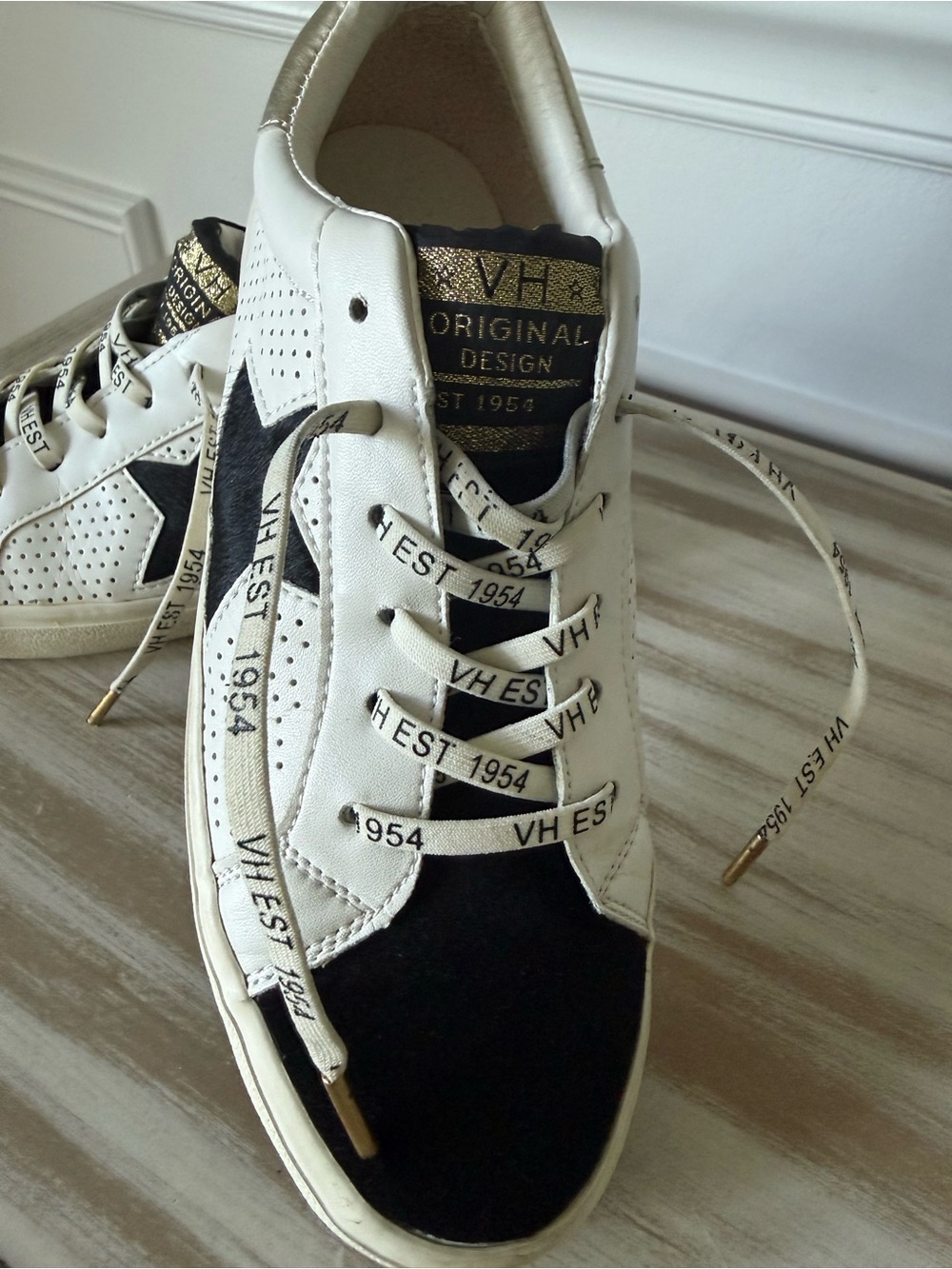 Vintage Havana White Sneakers with Black Star and Metallic Heel - Picture 5 of 7